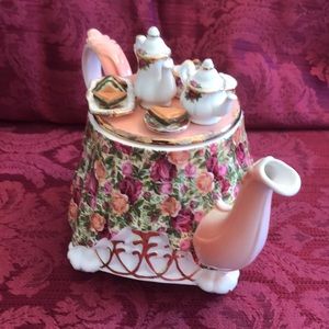 RARE 24kt gold trim Royal Albert Decorative Teapot